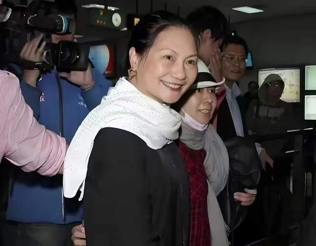 洗劫珠宝首饰被抢光律师清点已有怀疑对象CQ9电子游戏平台大s去世后遗产遭到(图10)
